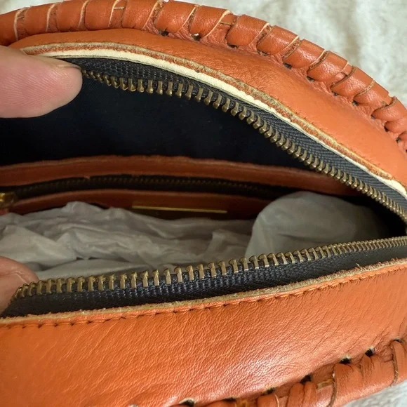 CLEOBELLA OBRAND CLEATHER CANTEEN STYLE SHOULDER BAG WITH WOVEN DETAILS - Picture 5 of 11